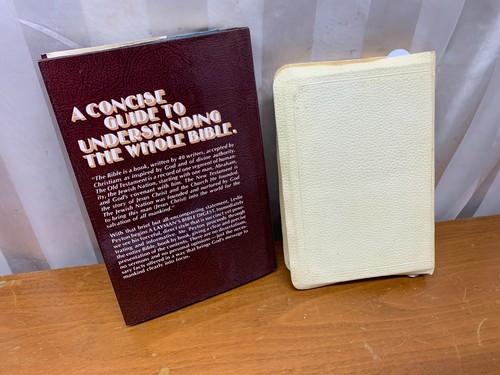 Holy Bible Concordance Elizabeth Jean Blanchard 1945 & A layman's Bible Digest - Bild 4 von 22