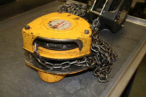 Konecranes KM Series II 1-1/2 Ton Chain Hoist - Picture 3 of 8