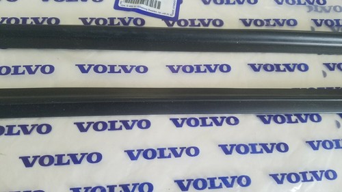Volvo 140 Series & 240 Series Outside Window Scraper Set of (2) - 26.5" Inches - Picture 4 of 6