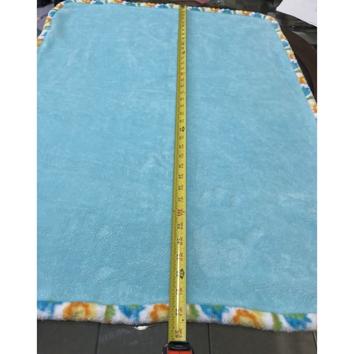 Manta polar para bebé Le Bebe Favorite azul safari borde león 29x38,5 - Imagen 4 de 9