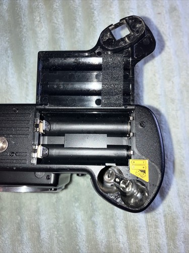 NIKON N4004s CAMERA FOR PARTS OR REPAIR - BATT & FILM COMP DO NOT CLOSE - Picture 8 of 9