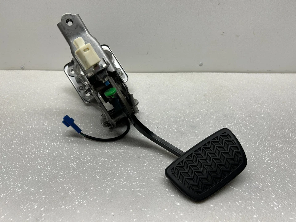 2013-2015 Lexus GS350 GS450h Brake Stop Pedal Assembly!! PO11 - Image 2 of 4