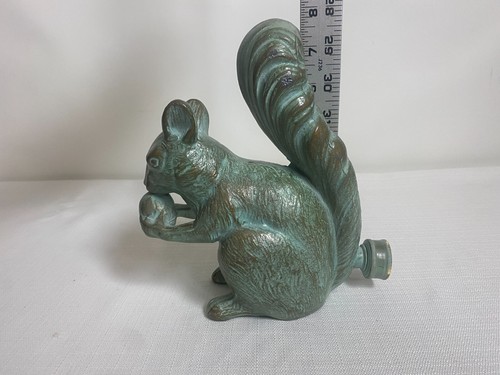 Vintage Sculpture Painted Bronze Squirrel With Nut Sprinkler Amazing Condtion - Picture 9 of 12