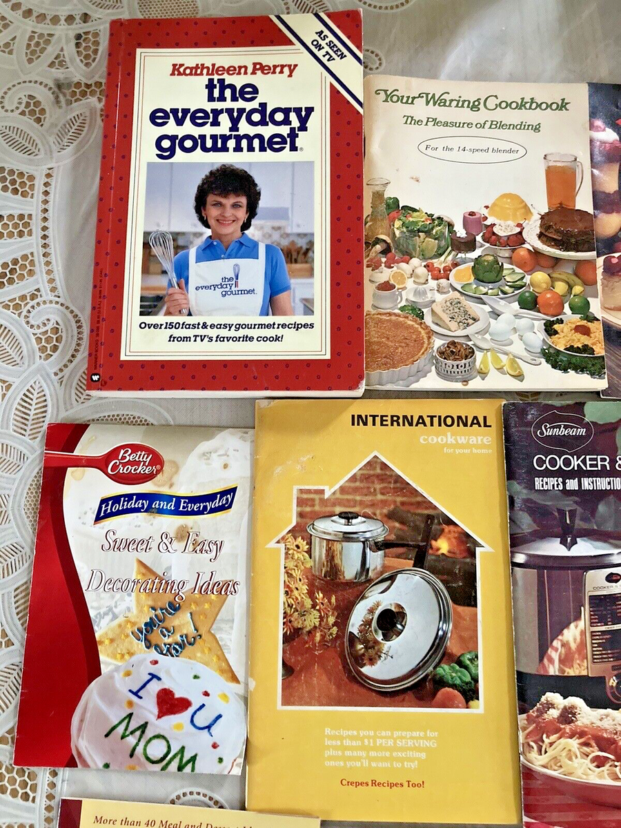 11 Vintage Mod Holiday Recipe Booklet Cookbooks Manuals