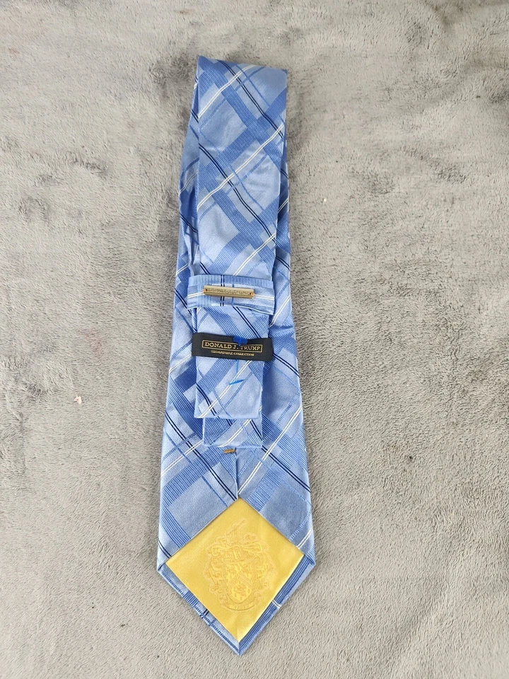 Corbata hecha a mano Donald J. Trump Signature Gold Bar Collection corbata azul satinado Foto 3 de 4