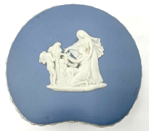 WEDGWOOD BLUE PENTEFOIL BEAN SHAPE JASPERWARE TRINKET BOX - Picture 4 of 12