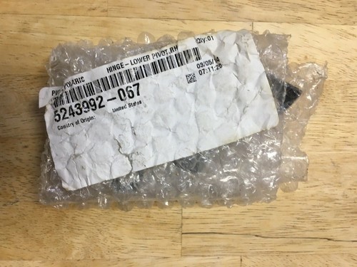 Polaris Lower & Upper Hinge RH (set) / 5243992-067 / 5243568-067 / FAST SHIPPING - Picture 2 of 3