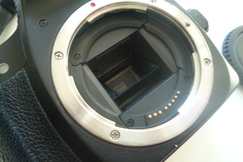 Canon EOS 30D 8.2 MP Digital SLR Camera - Black (Body Only) - Picture 5 of 7