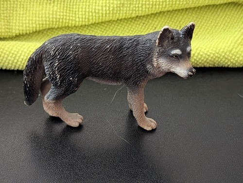 STUNNING DESIGNED WOLF 3" L X 2" H, BY SCHLEICH, HEAD TURNED AWESOME LIKENESS - Picture 9 of 13