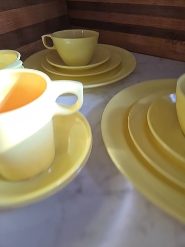 Piatti vintage 13 pezzi Mallo-Ware melamina Melmac piatti GIALLI, tazze e piattini e ciotole - Foto 5 di 7