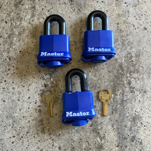 Master Lock robuste unter Feuer gummibeschichtete Schlösser 3 Stück gleichschließend mit 2 Schlüsseln - Bild 2 von 4