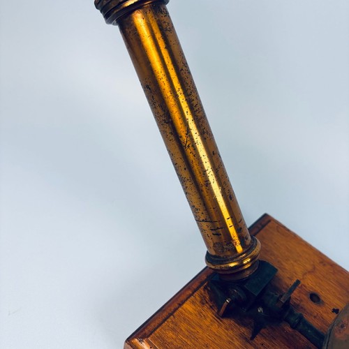 ANTIQUE VACUUM PUMP EARLY 20TH CENTURY BRASS & WOODEN SCIENTIFIC EQUIPMENT - Picture 4 of 15