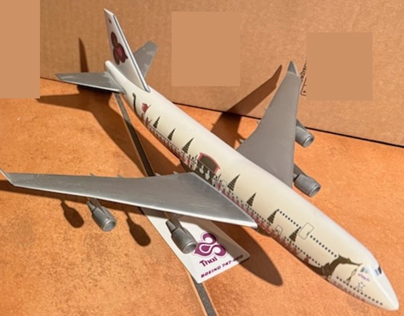 Travel Agent Model Boeing 747-400 Thai Airways Dragon Boat Livery HS-TGJ + stand