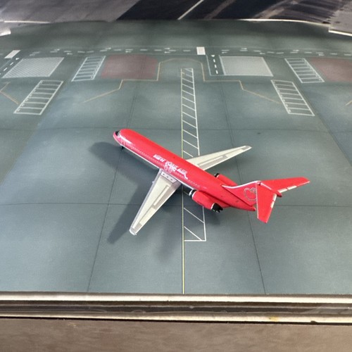 Phoenix Models 1:400 scale diecast model NY Air DC-9 Commercial Airliner N556NY - Picture 6 of 18