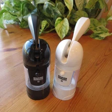 Kuhn Rikon Ratchet Style Black White Plastic Salt Pepper Grinders Set of 2