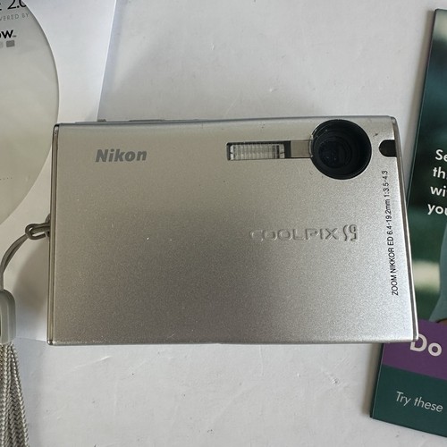 Nikon COOLPIX S9 6.1MP Digital Camera Silver 3x Zoom Retro Charger Boxed TESTED - Picture 1 of 22