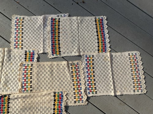 A Set Of 6 Vintage crocheted placemats And Table Runner - Picture 5 of 7