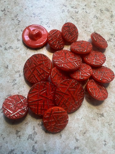 15 Cherry Red & Gold Round Buttons 5 Med 10 Sm Plastic Molded Shank Retro Boho - Picture 7 of 9
