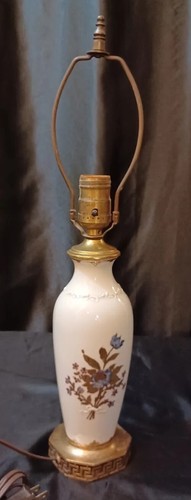 Vintage Oriental Porcelain Blue Flower Lamp Brass Ornate Mid Century working - Picture 7 of 21