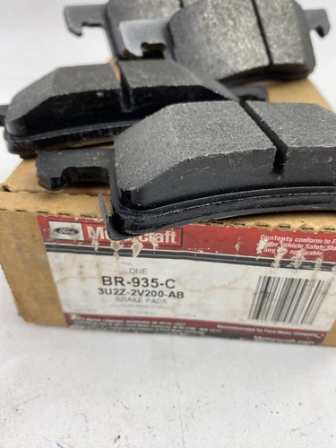 NOS OEM Ford 2003 2006 Expedition + Lincoln Navigator Rear Brake Pads 2004 2005 - Picture 2 of 8