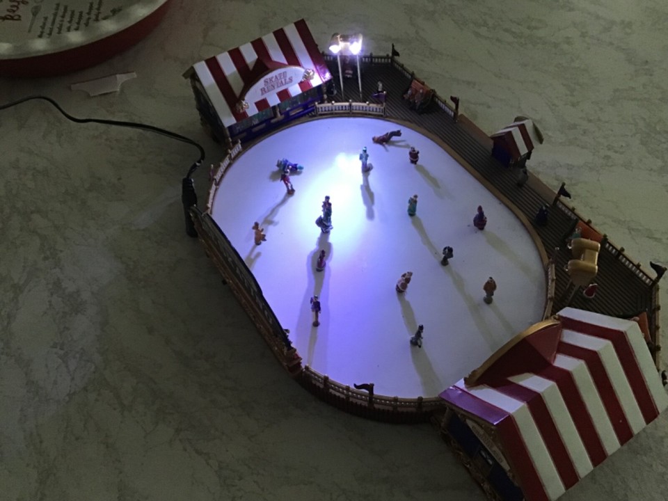 Gold Label Worlds Fair Skating Rink Mr Christmas / Year Round Music