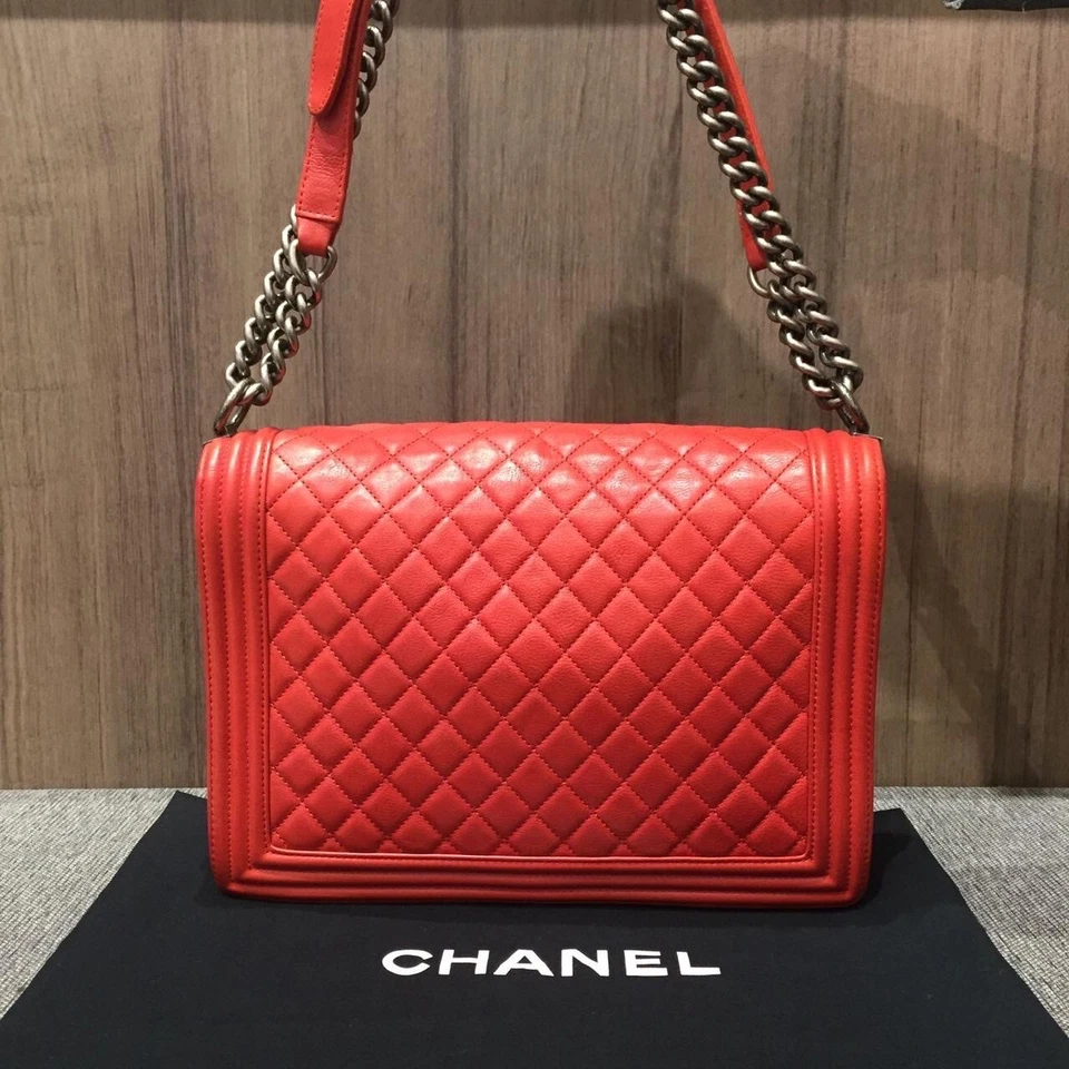 AUTÉNTICO Bolso Chanel Grande Acolchado Niño Piel de Cordero ROJO Foto 4 de 4
