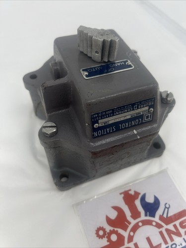 SQUARE D 9001 GW-123 234315 HOA Hand/Off/Auto Control Station Missing Screw - Picture 6 of 6
