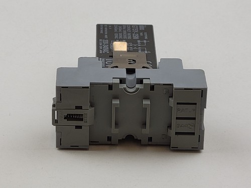 idec GT5Y-2SN Electronic Timer w/ idec SM2S-05C 300V Relay Base - Picture 2 of 4