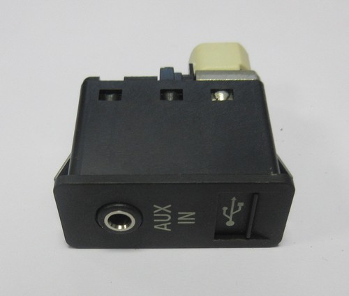 Original gebraucht MINI - USB & AUX-IN Buchse - R56 LCI R55 R57 R58 R60 R61 - 9129651 - Bild 1 von 3