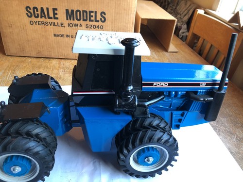 Ford 1156 Versatile 4-wheel drive in 1:16 scale Coll. Edition 4 1990 Parts Mart - Picture 4 of 24