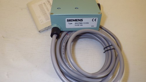 SIEMENS 3RG7560-1CH54 COLOR MARK SENSOR DC PNP CABLE PROXIMITY SWITCH NIB - Picture 2 of 6