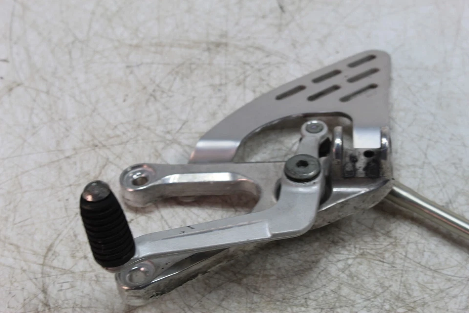 03-05 Soporte de palanca de cambios izquierdo Yamaha Yzf R6 5eb-18110-10-00 Foto 3 de 4