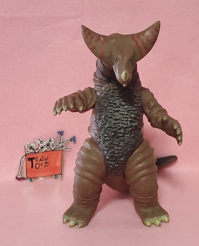 GOMORA ULTRAMAN KAIJU ULTRA MONSTER SERIES VINYL ACTION FIGURE BANDAI - Picture 1 of 6