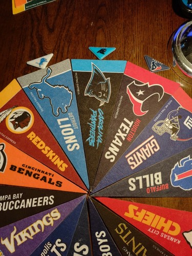 ๐14 NFL mini team pennants w/14 mini team tabletop, "Flick-It" footballs.๐ - Picture 4 of 8