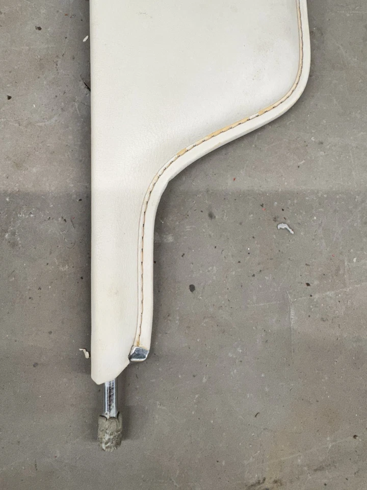 Suportes de acabamento para para-sol Ford Mustang GT Mercury Cougar XR7 1967-1970 - Imagem 2 de 4