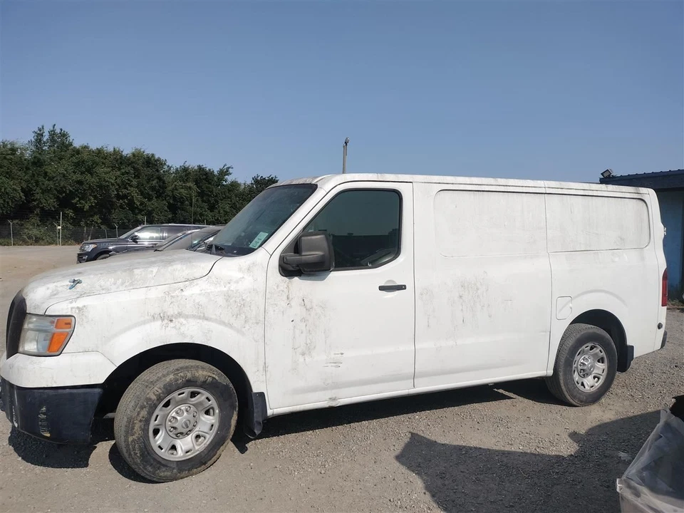 BLK LEFT FRONT DOOR TRIM PANEL 2013 NISSAN NV2500 Foto 3 de 4