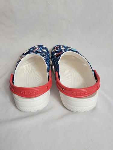 Disney World Parks Crocs Clogs Patriotic Stars rot weiß blau Gr. 6M/8W Charms - Bild 3 von 7