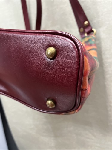 Borsa a tracolla Patricia Nash Larone in pelle lucida floreale 10”x12”x4” - Foto 21 di 23