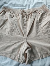Basic Editions Ladies Shorts. Size 2X. 6 Inse...