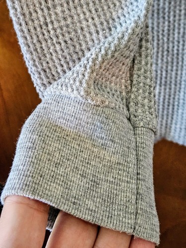 Fruit of the Loom Gray Crew Neck Waffle Thermal Sweater Women's Size Medium - Picture 3 of 4