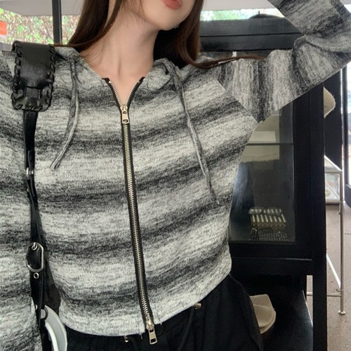 Hoodie Sweater with Contrasting Colors Ideal for Fashion Forward Women - Picture 9 of 28