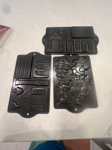 Christmas GINGERBREAD HOUSE 3 Piece CAST ALUMINUM Baking Set - Picture 3 of 4