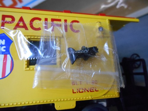 Lionel 6-9368 calibro O Union Pacific Bay finestra illuminata caboose come nuovo mai usato - Foto 13 di 19