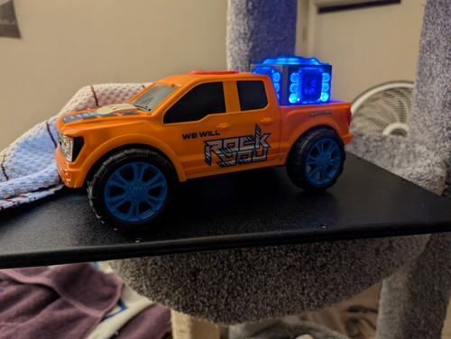 CAMIONETA PICKUP FORD RAPTOR CON CUCHARA, MÚSICA Y RUEDAS TRASERAS ELÉCTRICAS PLÁSTICO GIRATORIO - Imagen 14 de 20