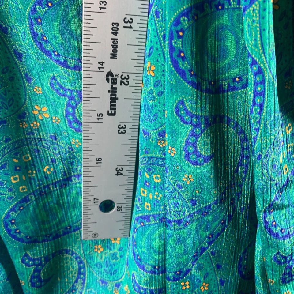 Bata para mujer Victoria’s Secret talla única verde cachemira con cinturón larga hecha en Hong Kong Foto 3 de 4