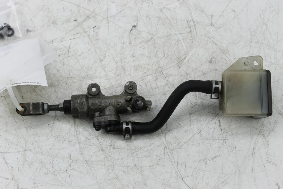 Cilindro maestro de freno trasero Suzuki GSXR750 1997 69600-33C00 Foto 2 de 4