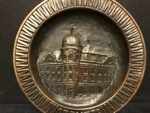 ANTIQUE C.1930'S SZENTES HUNGARY MUNICIPAL SAVINGS BANK WALL HANGING METAL PLATE - Picture 4 of 12