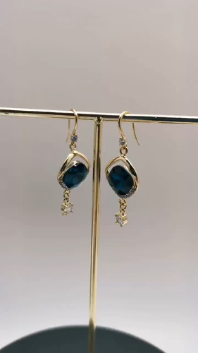 Orecchini grandi cristalli blu placcati oro 9 ct S925 regalo compleanno anniversario - Video 1 di 1