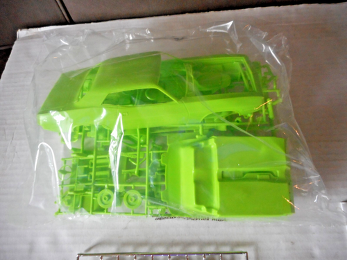 Revell '70 Plymouth AAR 'Cuda Barracuda #7601 Model Kit 1/24 NIB Sealed Parts - Picture 9 of 12