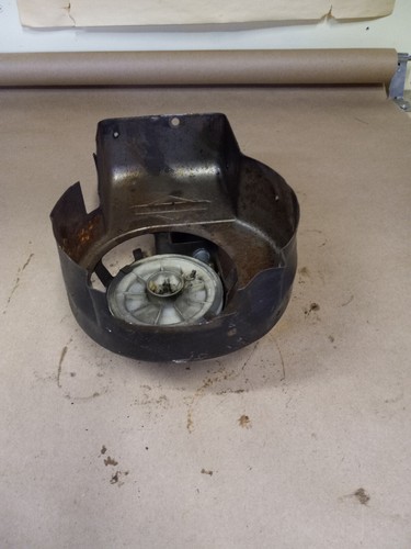 Vintage 3 HP Briggs Engine 92502 RECOIL ENGINE SHROUD PULL Start Vertical SHAFT - Picture 9 of 10